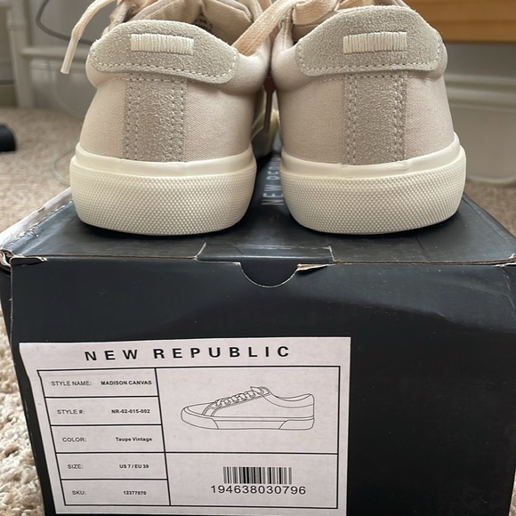 NWT New Republic Madison Canvas Sneaker - size 7 - Picture 2 of 6